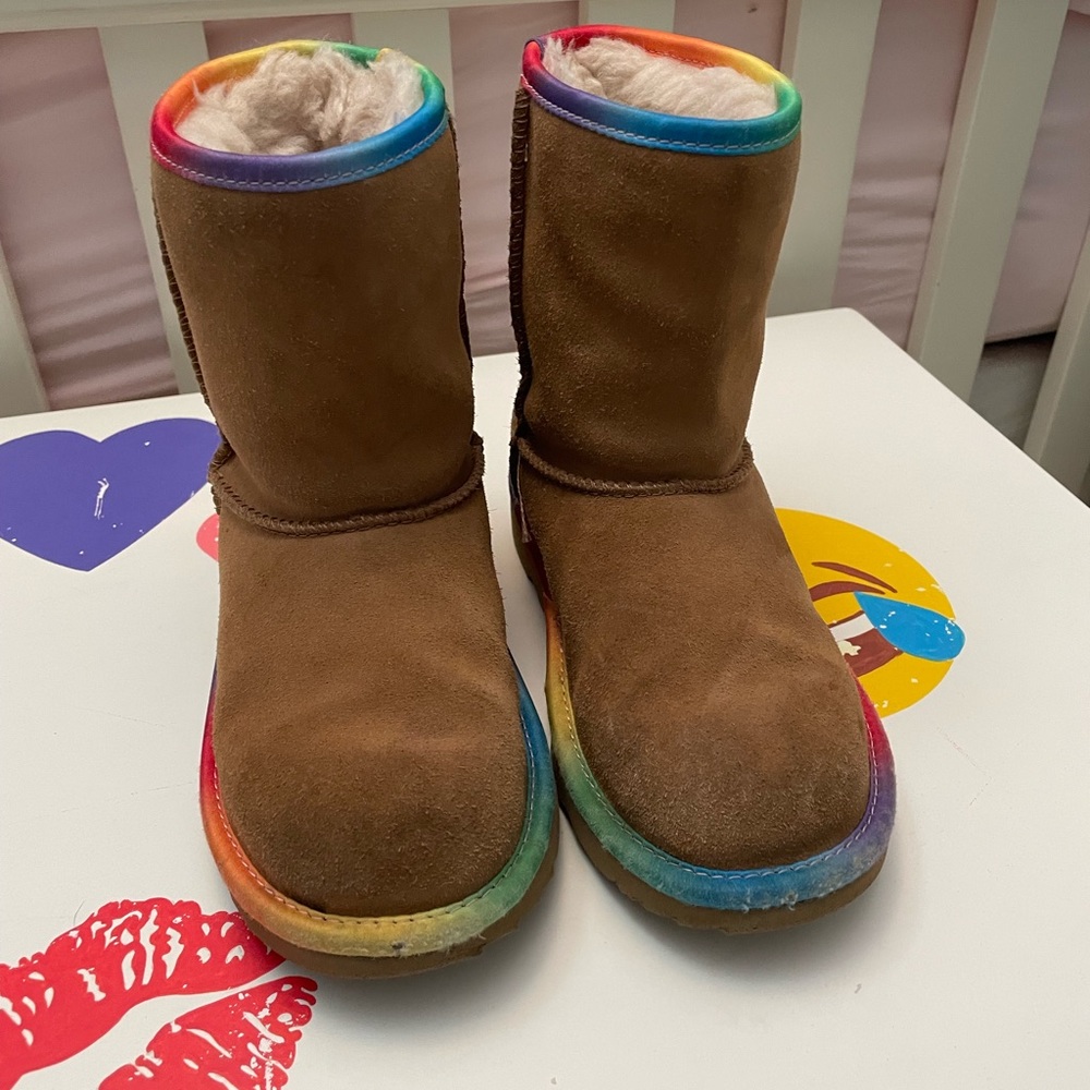 EUC kids uggs. My daughter wore them once she she outgrew them.